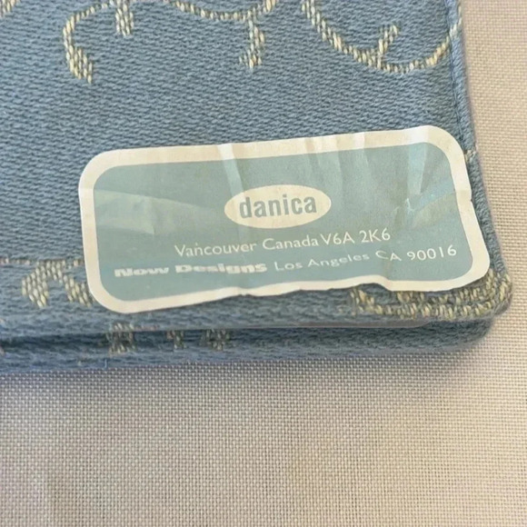 NWT Danica ‘Vine Damask’ Placemats in Cool Blue Set of 4 13” x 19” - Picture 2 of 4